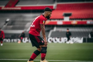 CCTV5赛事回放：重温精彩、解析战术、全面评估球员表现